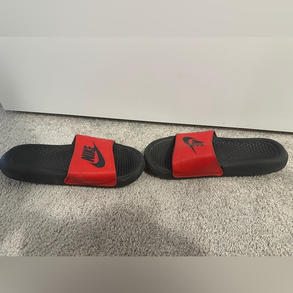 Nike Toddler Benassi Red Black Slip On Sport Sandal Slides Size 6Y - Picture 5 of 7